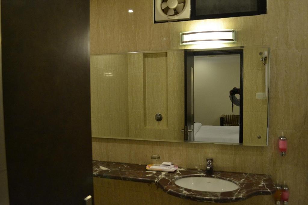 Hotel Ravisha Continental Allāhābād Junction Kamer foto